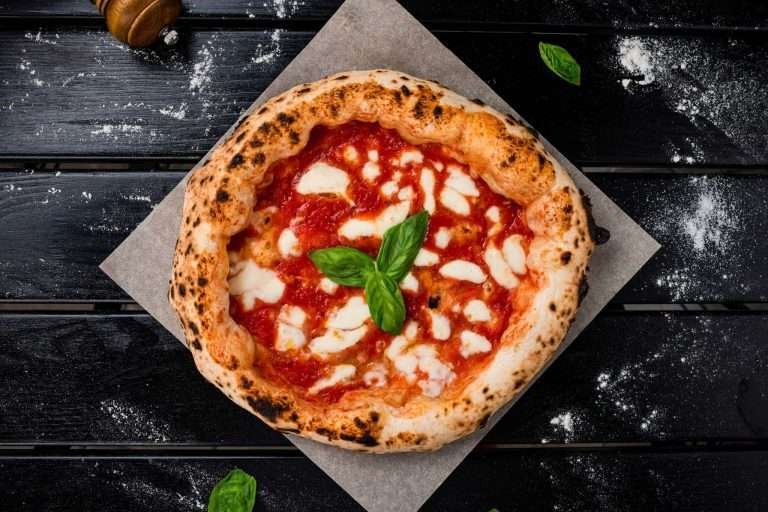 Scopri di più sull'articolo Pizza Gourmet o tradizionale? Quale preferisci e cosa cambia?