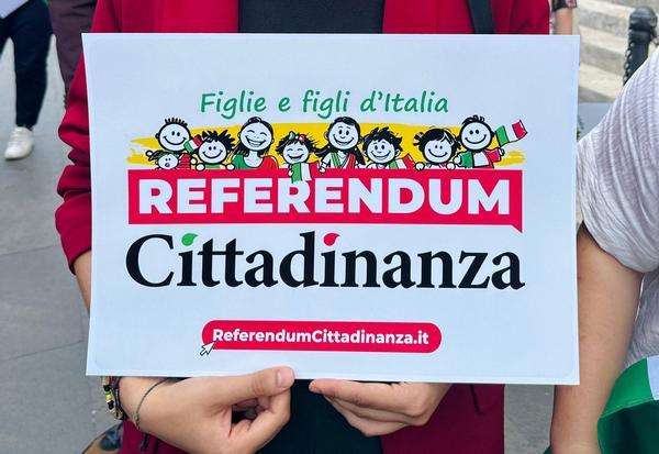 Un referendum per dimezzare i tempi per richiedere la cittadinanza