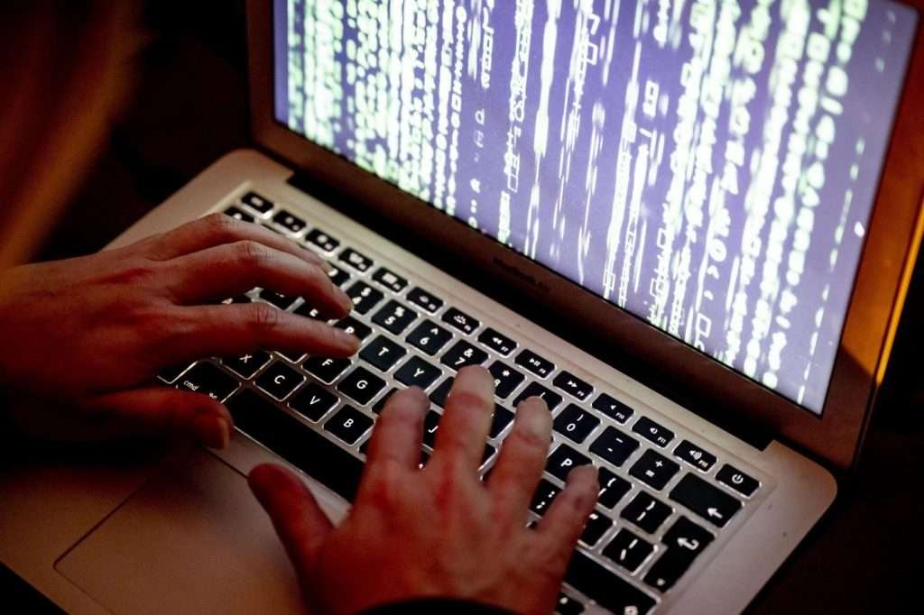 Dossieraggio ed intercettazioni abusive: 800 persone nel mirino