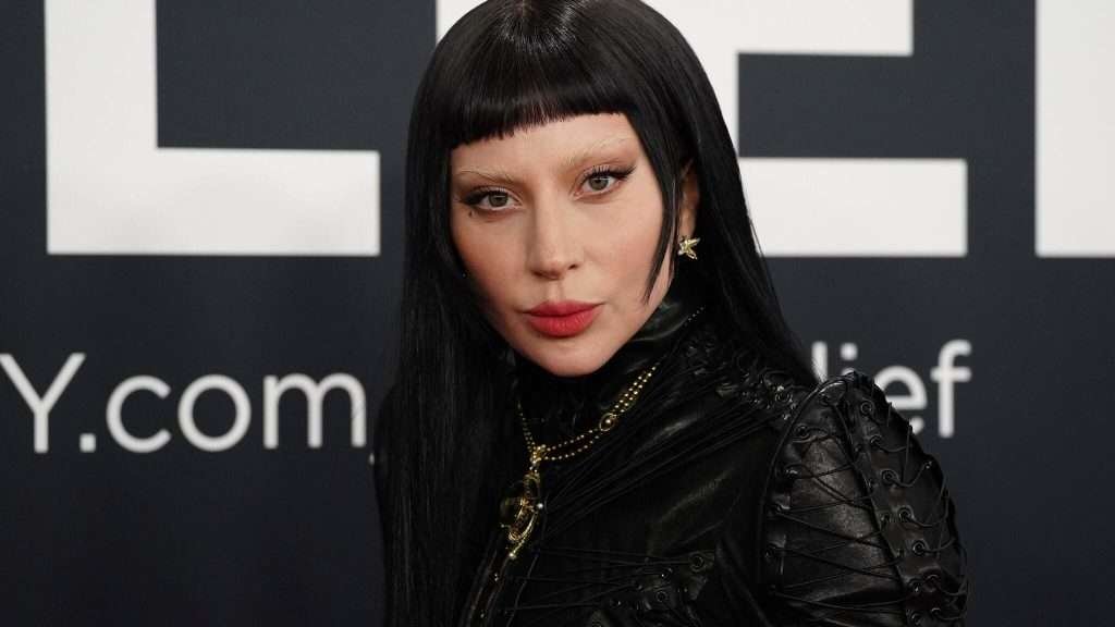 Lady Gaga torna a dominare le classifiche con “Mayhem”