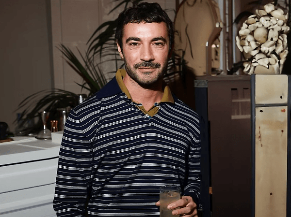 Dario Vitale indossa una polo