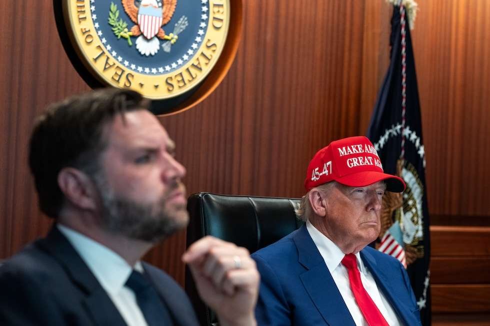 Trump ed il vicepresidente Vance nella situation room durante l'attacco all'Iran
