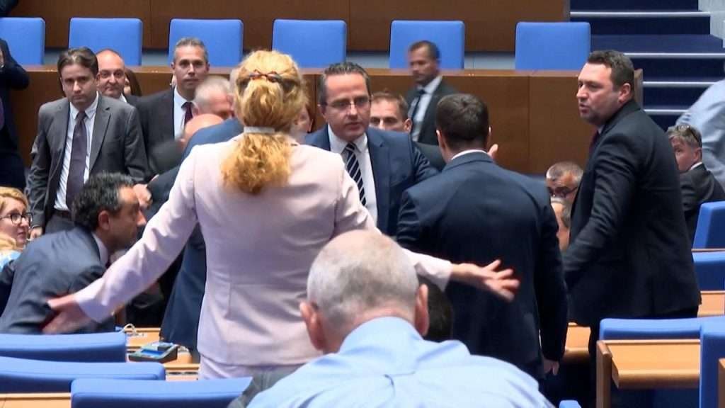Anche la Bulgaria ha aderito all’Euro (fra proteste e spintoni)
