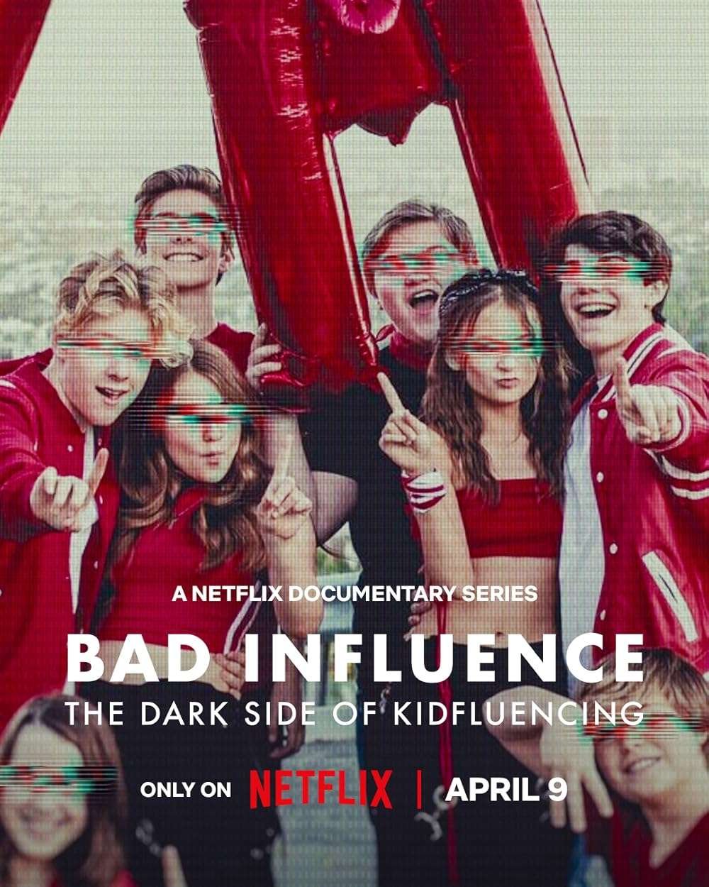 Bad Influence docuserie netflix che entra nel mondo dei scial popolati da follower adulti attratti da minori e genitori che sfruttano i propri figli per soldi copertina serie