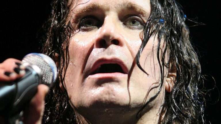 Scopri di più sull'articolo Ozzy Osbourne, leggenda del metal, ci lascia a 76 anni