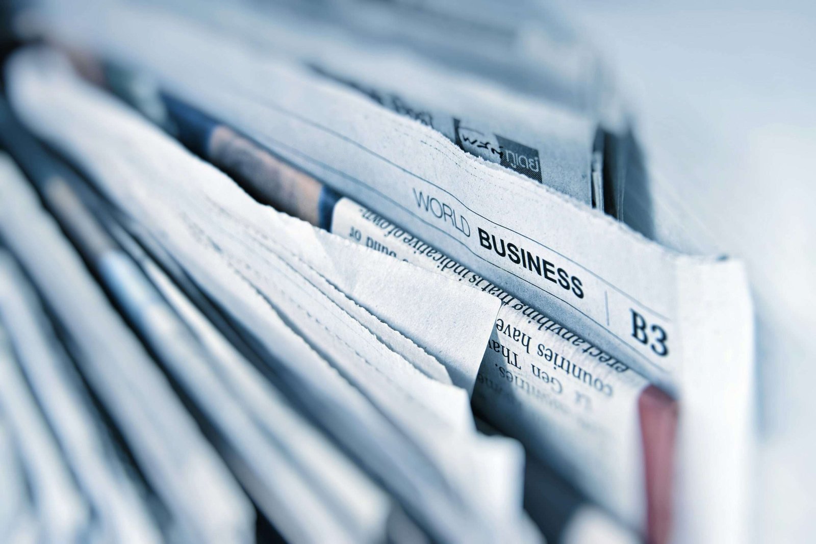 Università e informazione che rapporto c'è tra l'università e le news, immagine di un giornale cartaceo in bianco e nero