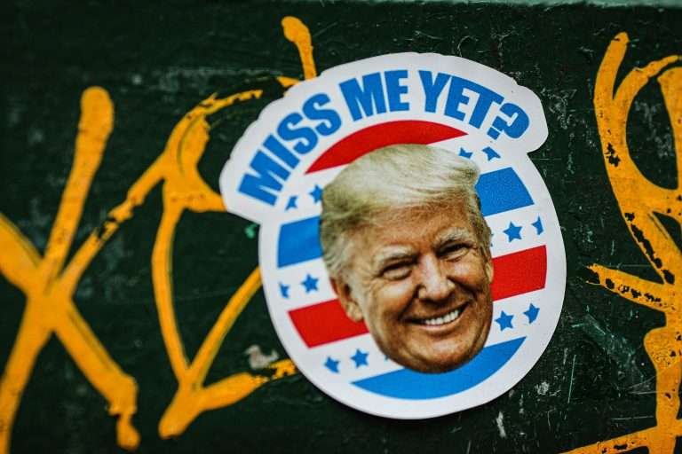 Scopri di più sull'articolo Trump, dazi e conseguenze: vendite in calo per Levi’s e Tesla?