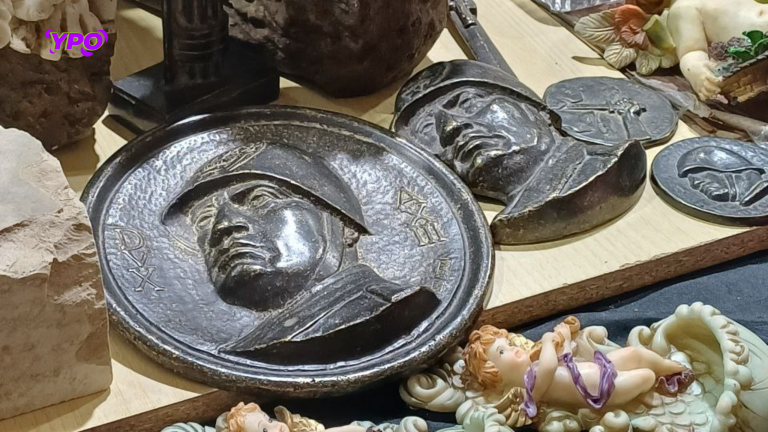 Scopri di più sull'articolo Napoli tra natalità e apologia del fascismo: l’oggettistica che celebra Mussolini