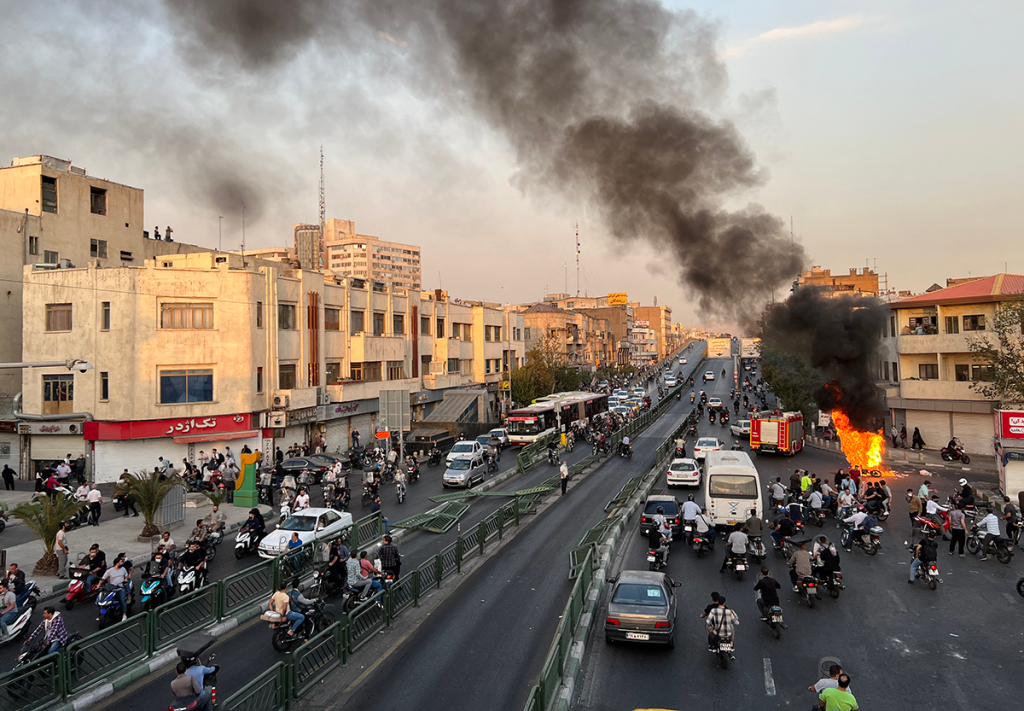 Settimane lunghe decenni: Iran in fiamme Settimane di decenni: in Iran infiamma la protesta