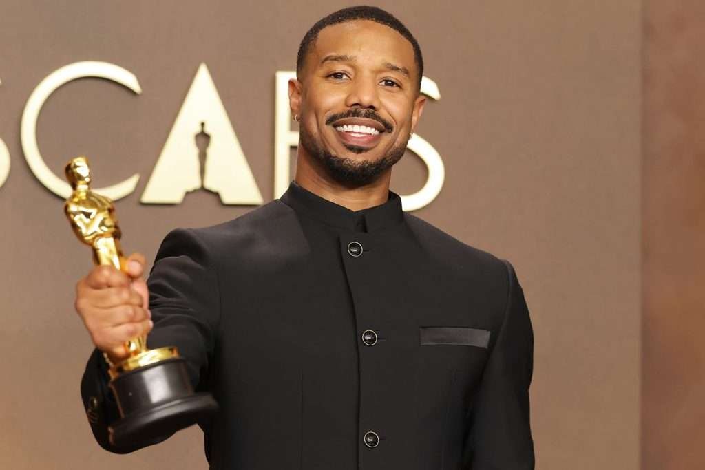 Michael B. Jordan con il premio Oscar per Miglior attore protagonista 