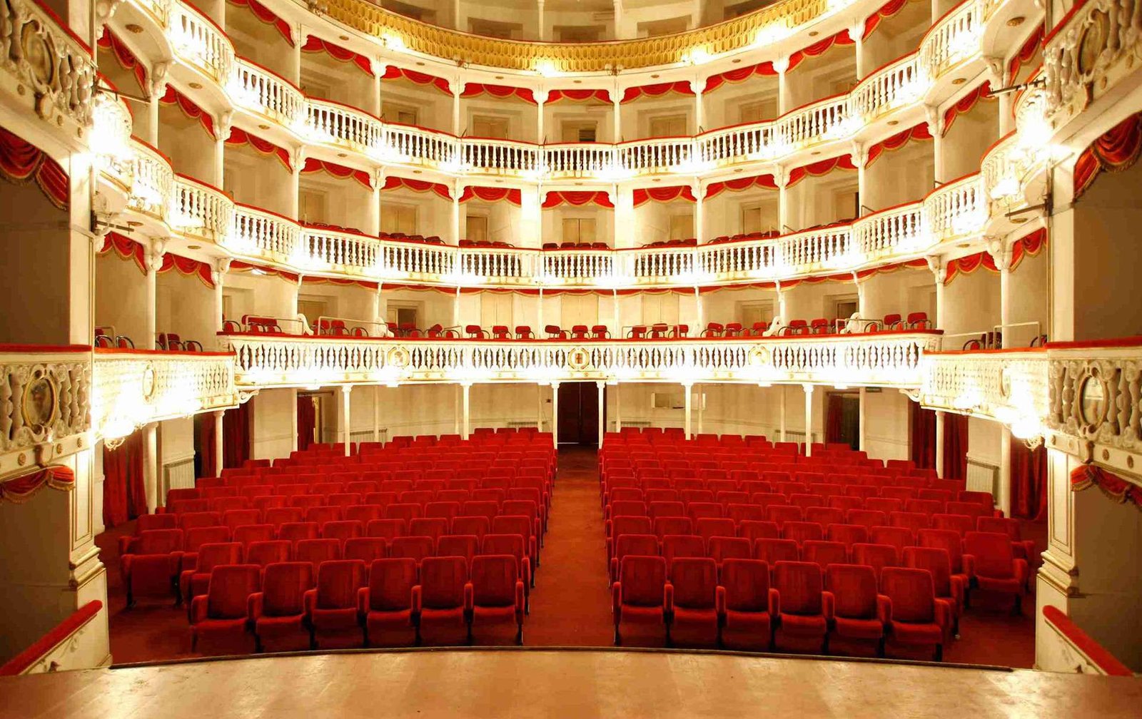 Scopri di più sull'articolo Teatro Sannazaro pronto a rinascere: il Mic intende acquisirlo