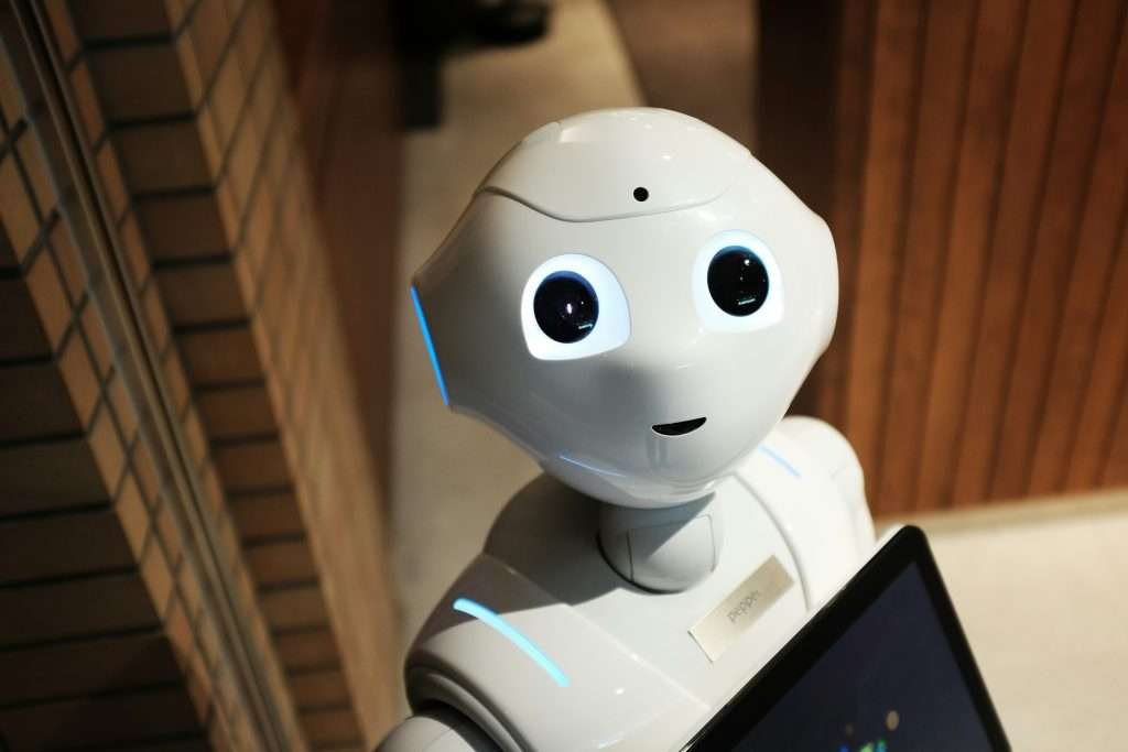 I robot-colf puliscono gratis, ma guardano in casa tua