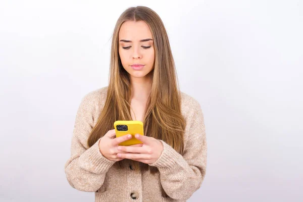 Oltre l’etichetta: dare un nome al dolore, ma non essere solo quello