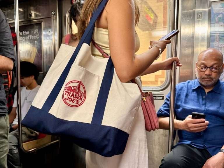 Scopri di più sull'articolo Trader Joe’s: la borsa della spesa che fa tendenza